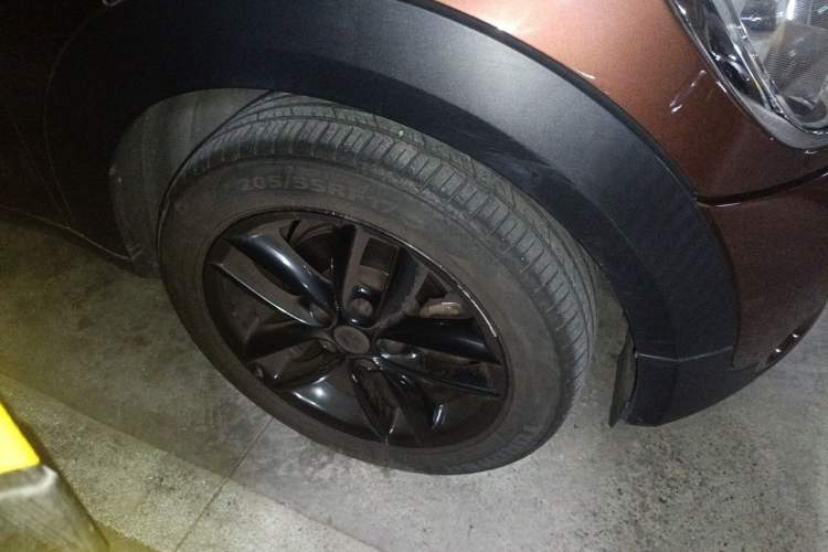 Used MINI Countryman 2011 1.6L COOPER Fun Right Front Wheel Hub