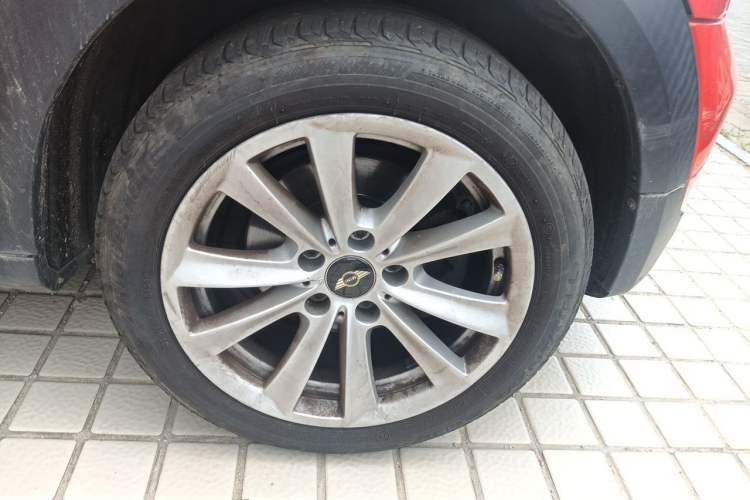 Used MINI Countryman 2011 1.6L COOPER Fun Right Front Wheel Hub