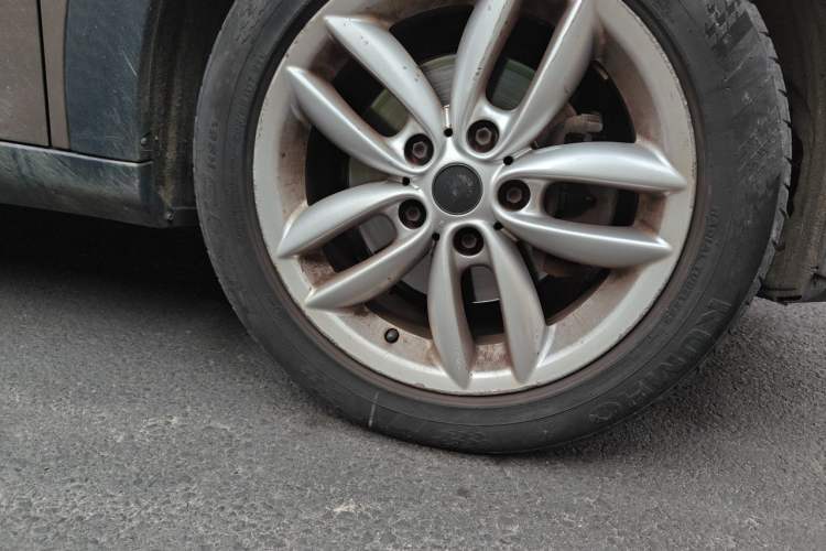 Used MINI Countryman 2011 1.6L COOPER Excitement Right Front Wheel Hub