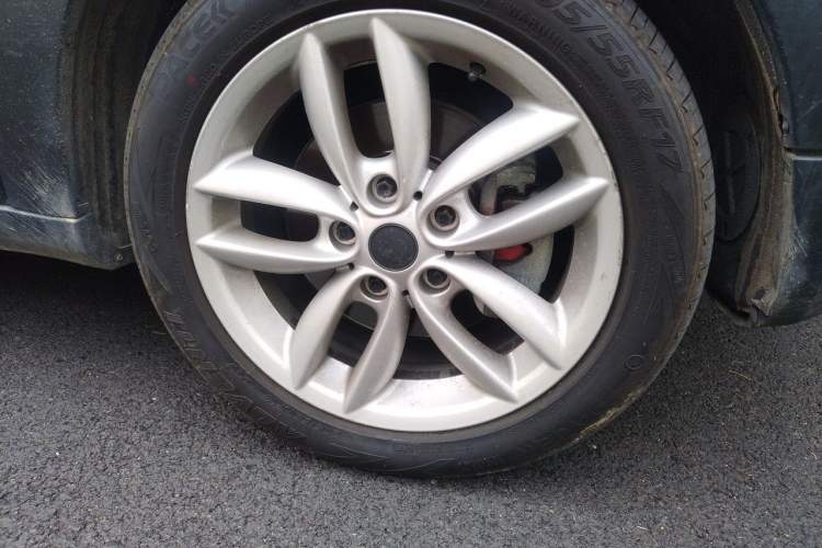 Used MINI Countryman 2011 1.6L COOPER Fun Right Front Wheel Hub