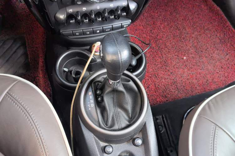 Used MINI Countryman 2011 1.6L COOPER Excitement Gear Lever