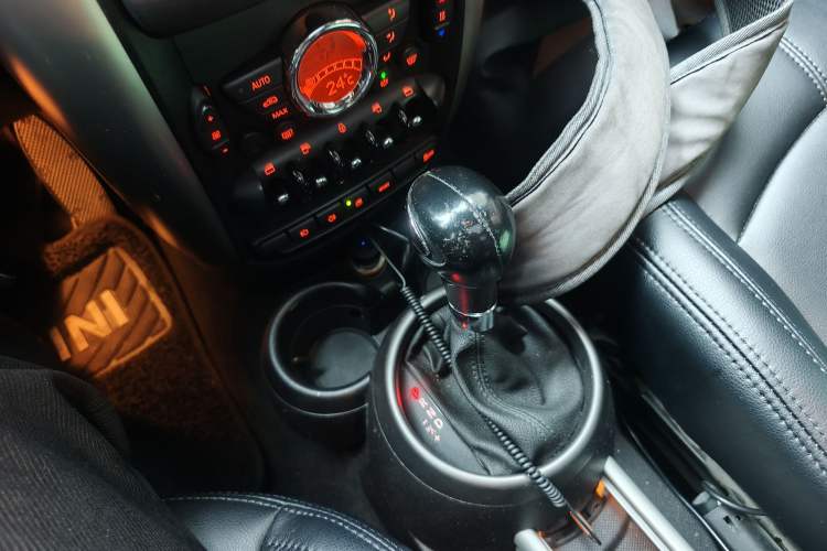 Used MINI Countryman 2011 1.6L COOPER Fun Gear Lever