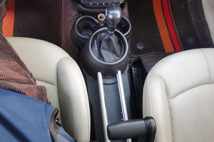 Used MINI Countryman 2011 1.6L COOPER Excitement Gear Lever