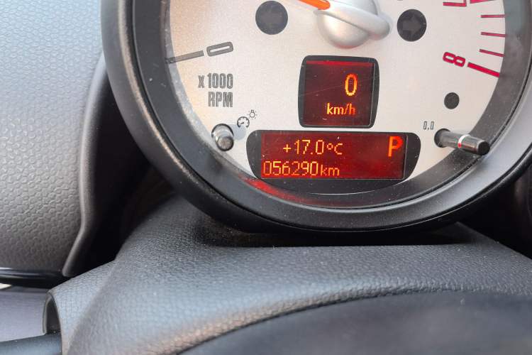 Used MINI Countryman 2011 1.6L COOPER Excitement Odometer Close Up
