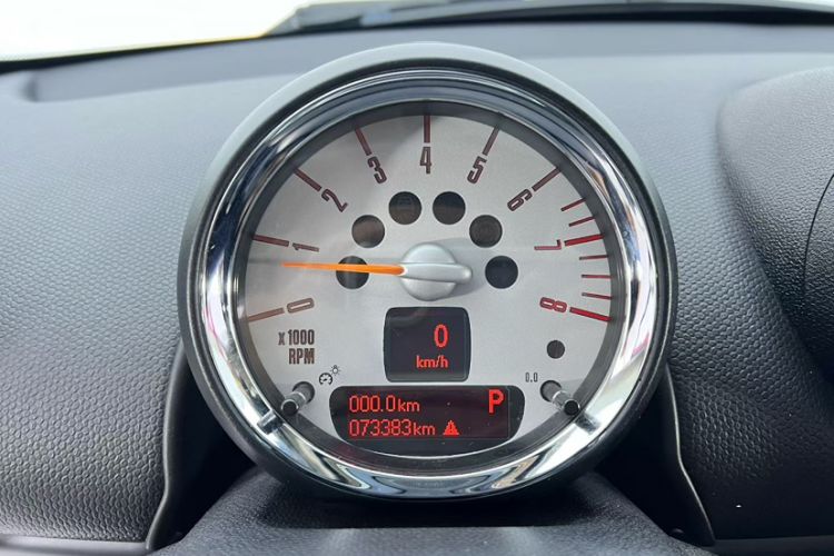 Used MINI Countryman 2011 1.6T COOPER S ALL4 Odometer Close Up