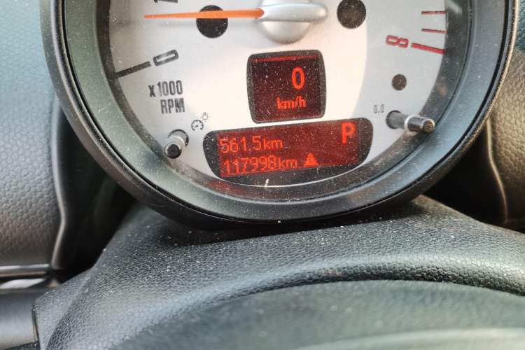 Used MINI Countryman 2011 1.6L COOPER Excitement Odometer Close Up