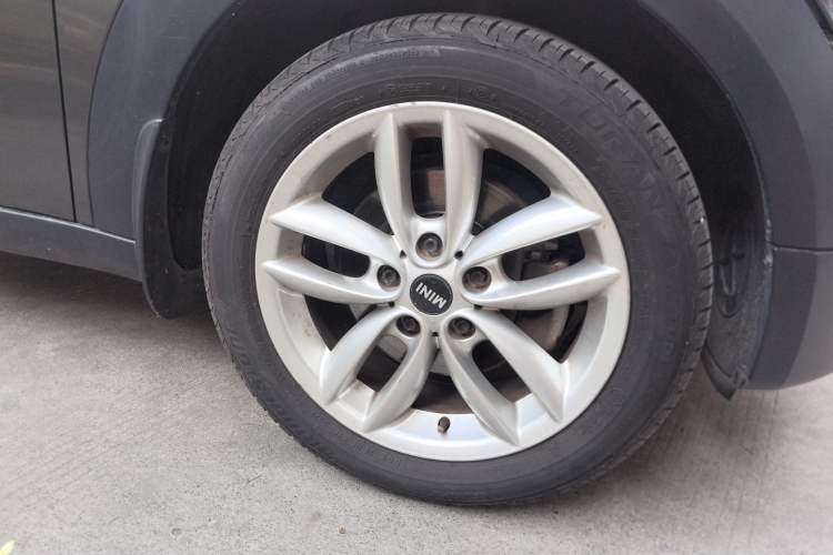 Used MINI Countryman 2011 1.6L COOPER Excitement Right Front Wheel Hub