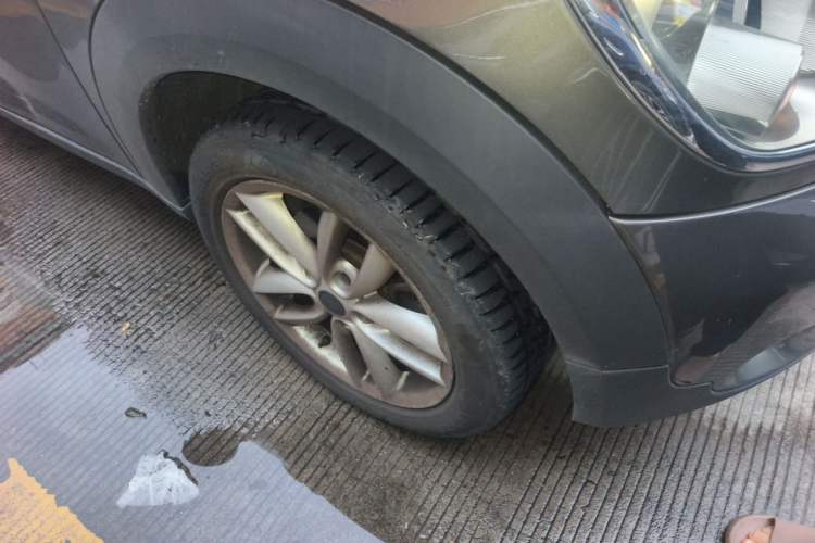 Used MINI Countryman 2011 1.6L COOPER Fun Right Front Wheel Hub