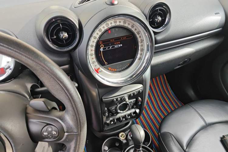 Used MINI Countryman 2011 1.6T COOPER S ALL4 5-seater model Audio And AC Panel