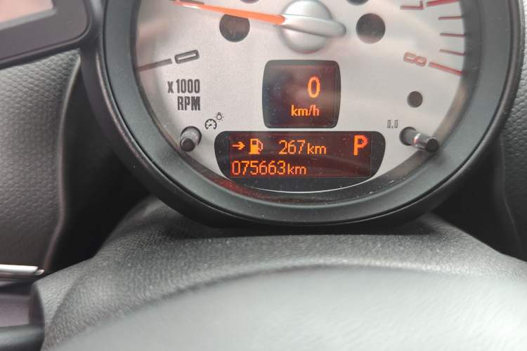 Used MINI Countryman 2011 1.6L COOPER Excitement Odometer Close Up