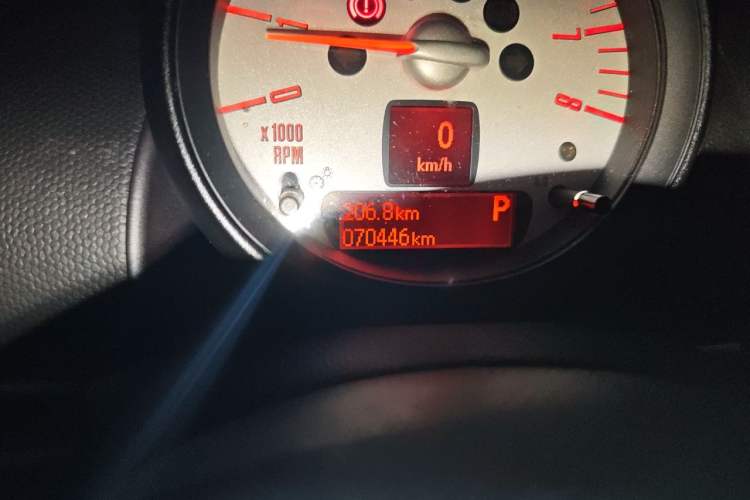 Used MINI Countryman 2011 1.6L COOPER Fun Odometer Close Up