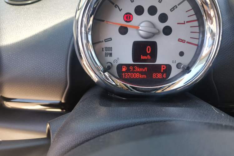 Used MINI Countryman 2011 1.6L COOPER Excitement Odometer Close Up