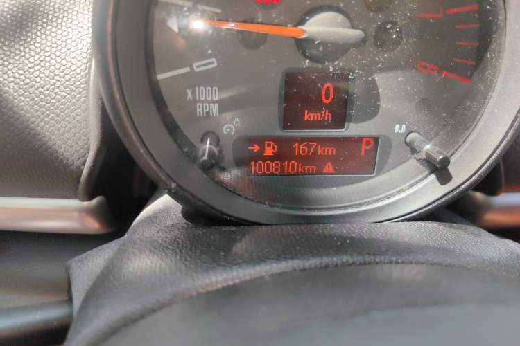 Used MINI Countryman 2011 1.6L COOPER Fun Odometer Close Up