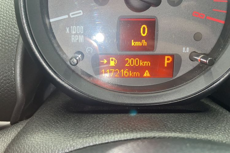 Used MINI Countryman 2011 1.6L ONE Odometer Close Up