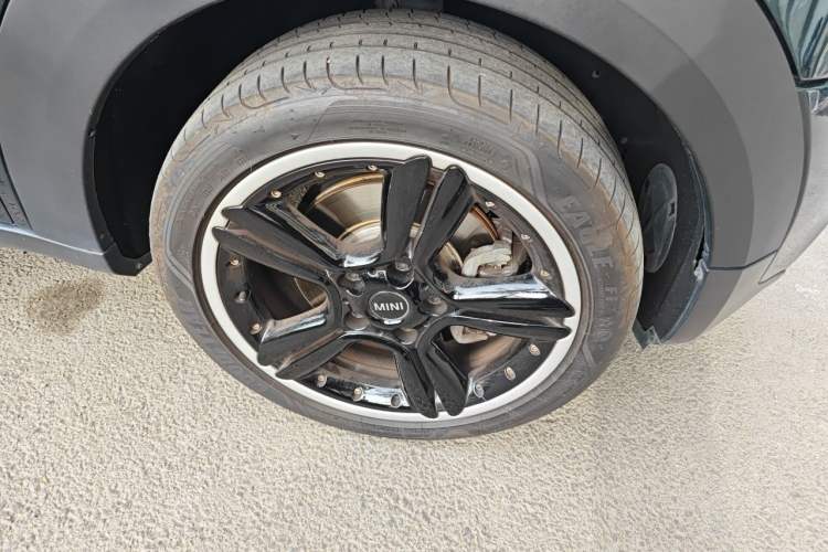Used MINI Countryman 2011 1.6T COOPER S ALL4 5-seater model Right Front Wheel Hub