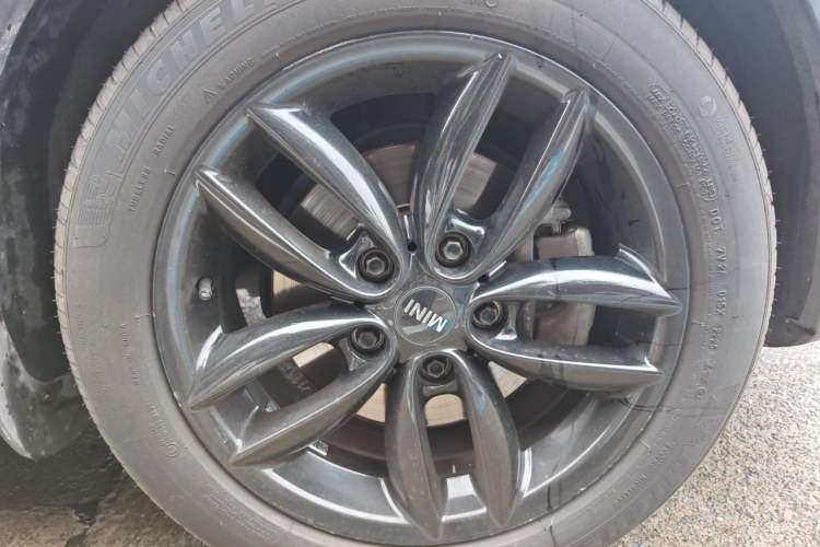 Used MINI Countryman 2011 1.6L COOPER Fun Right Front Wheel Hub