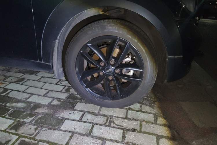 Used MINI Countryman 2011 1.6L COOPER Fun Right Front Wheel Hub