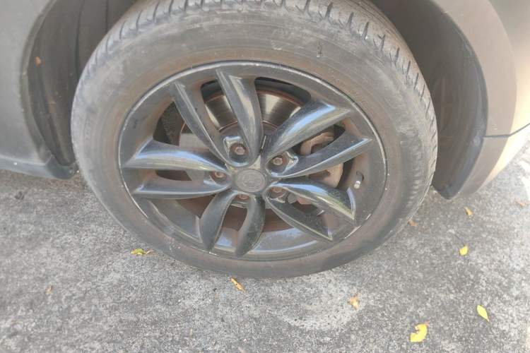 Used MINI Countryman 2011 1.6L COOPER Fun Right Front Wheel Hub
