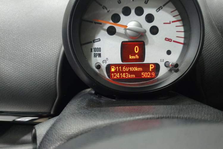 Used MINI Countryman 2011 1.6L COOPER Fun Odometer Close Up