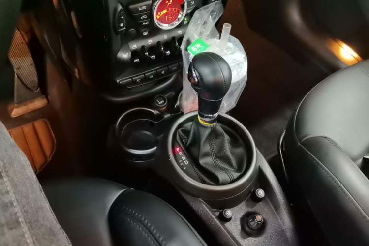 Used MINI Countryman 2011 1.6L COOPER Excitement Gear Lever