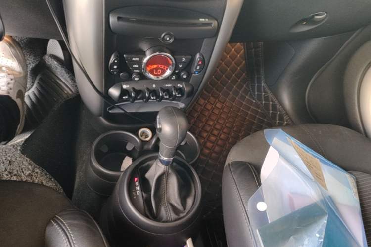 Used MINI Countryman 2011 1.6L COOPER Fun Gear Lever
