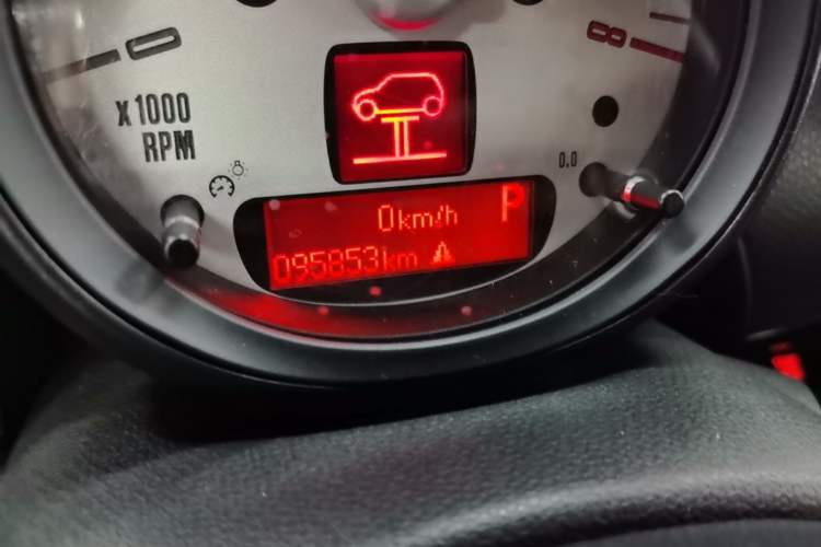 Used MINI Countryman 2011 1.6L COOPER Excitement Odometer Close Up