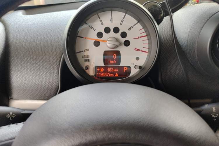 Used MINI Countryman 2011 1.6L COOPER Fun Odometer Close Up