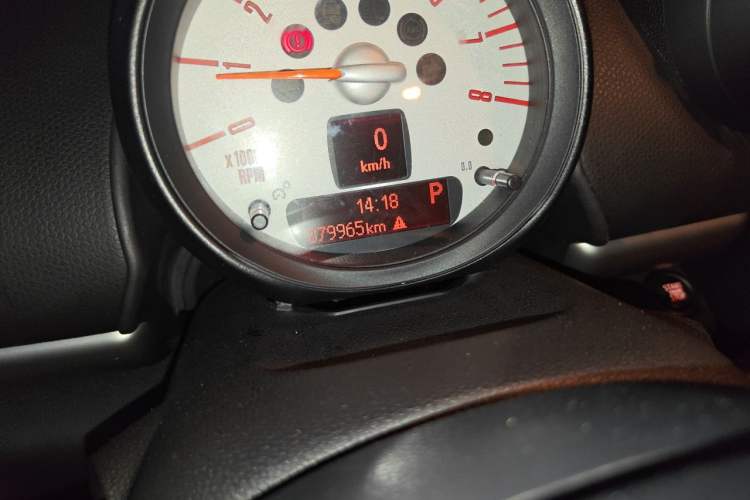 Used MINI Countryman 2011 1.6L COOPER Fun Odometer Close Up