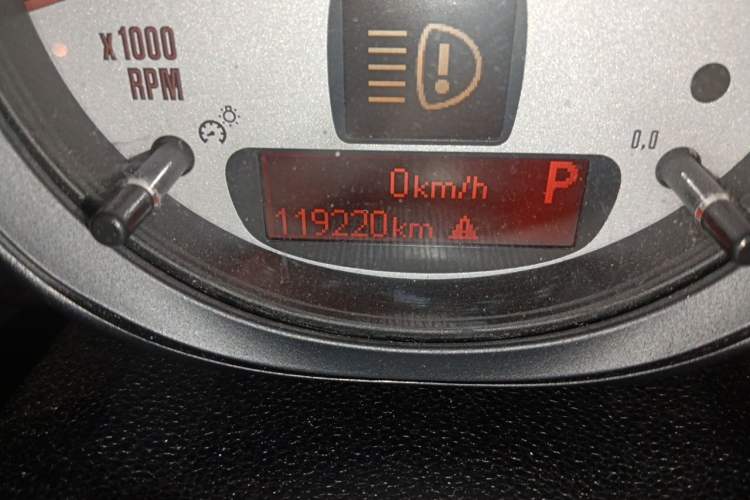 Used MINI Countryman 2011 1.6L ONE Odometer Close Up