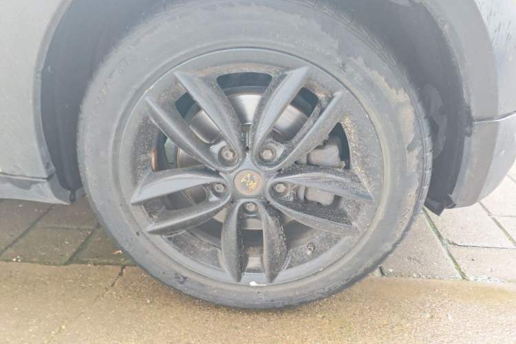 Used MINI Countryman 2011 1.6L COOPER Fun Right Front Wheel Hub