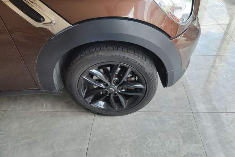 Used MINI Countryman 2011 1.6L COOPER Fun Right Front Wheel Hub