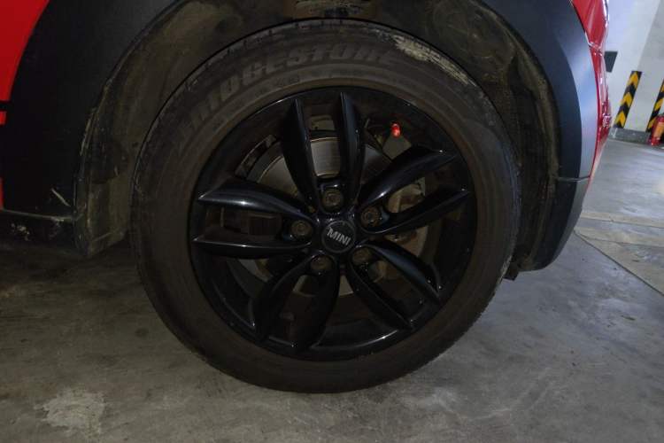 Used MINI Countryman 2011 1.6L COOPER Fun Right Front Wheel Hub