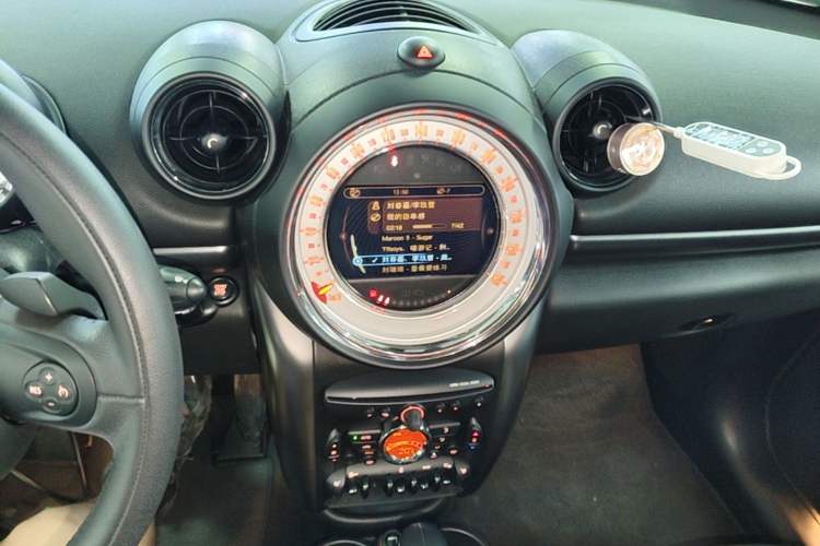 Used MINI Countryman 2011 1.6T COOPER S ALL4 5-seater model Audio And AC Panel