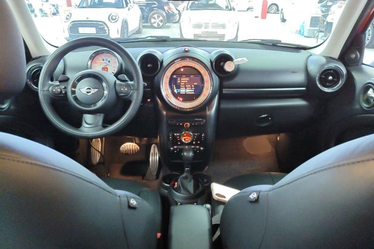 Used MINI Countryman 2011 1.6T COOPER S ALL4 5-seater model Center Console