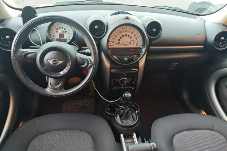 Used MINI Countryman 2011 1.6L ONE Center Console