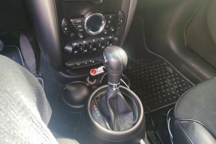 Used MINI Countryman 2011 1.6L COOPER Fun Gear Lever