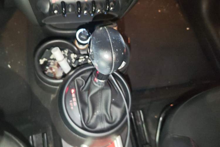 Used MINI Countryman 2011 1.6L COOPER Fun Gear Lever