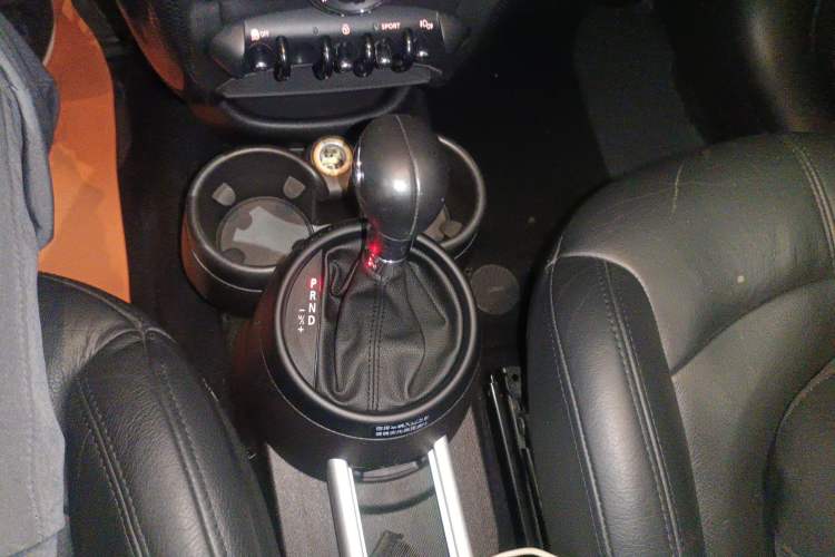 Used MINI Countryman 2011 1.6L COOPER Fun Gear Lever