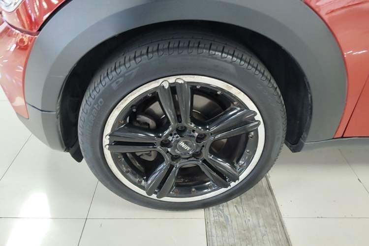 Used MINI Countryman 2011 1.6T COOPER S ALL4 5-seater model Left Front Wheel Hub