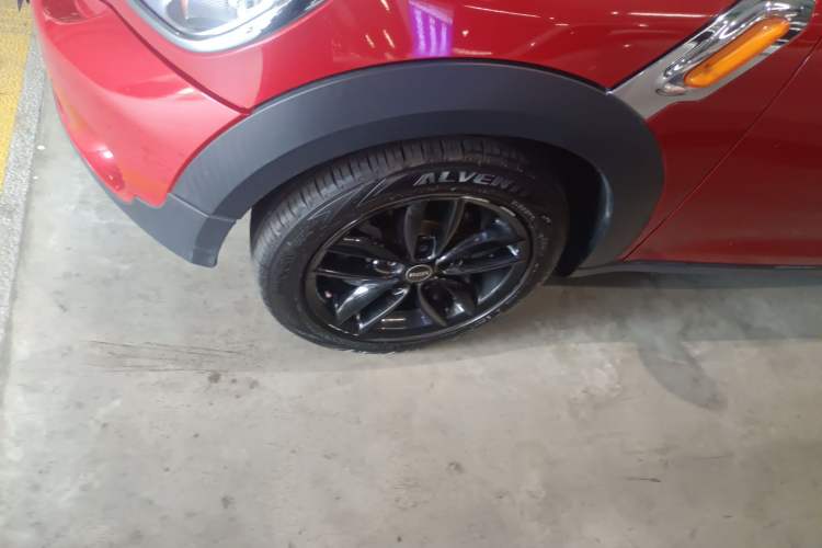 Used MINI Countryman 2011 1.6L COOPER Fun Left Front Wheel Hub