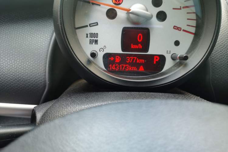 Used MINI Countryman 2011 1.6L COOPER Fun Odometer Close Up