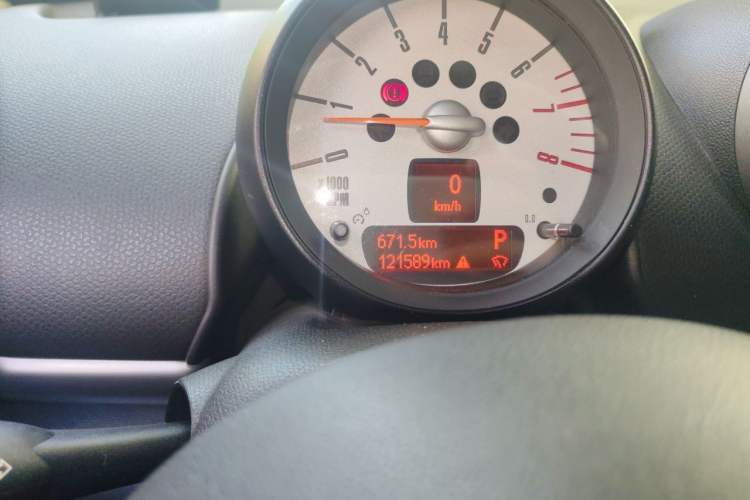 Used MINI Countryman 2011 1.6L COOPER Fun Odometer Close Up