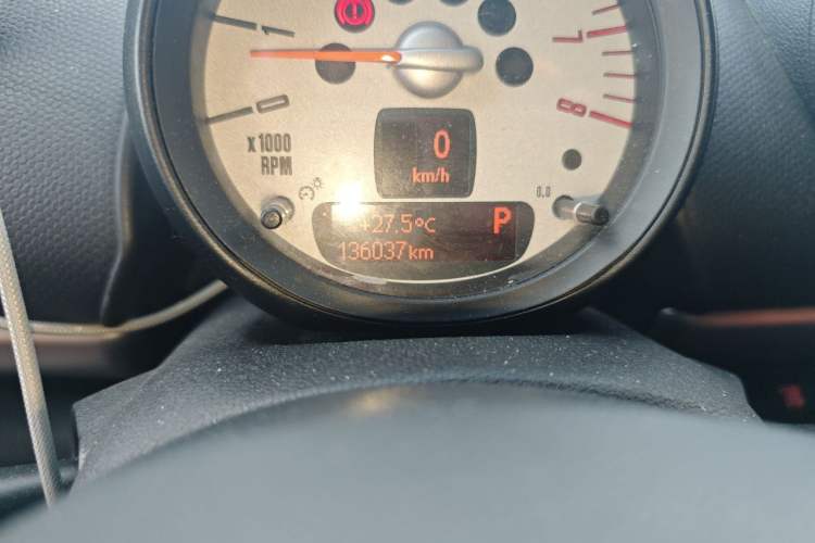 Used MINI Countryman 2011 1.6L ONE Odometer Close Up