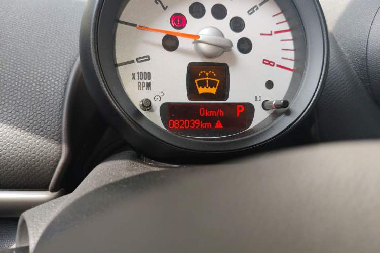 Used MINI Countryman 2011 1.6L ONE Odometer Close Up