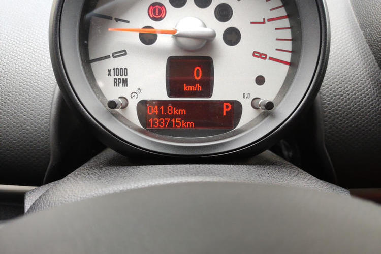 Used MINI Countryman 2011 1.6L COOPER Fun Odometer Close Up