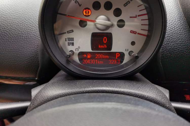 Used MINI Countryman 2011 1.6L COOPER Excitement Odometer Close Up