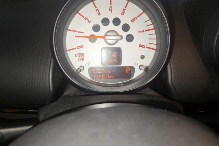 Used MINI Countryman 2011 1.6L ONE Odometer Close Up