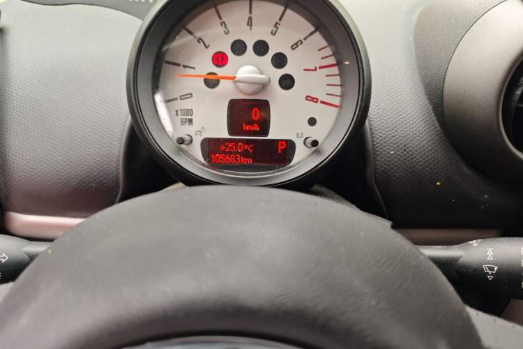 Used MINI Countryman 2011 1.6L COOPER Excitement Odometer Close Up