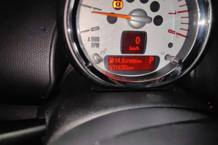 Used MINI Countryman 2011 1.6T COOPER S ALL4 Odometer Close Up