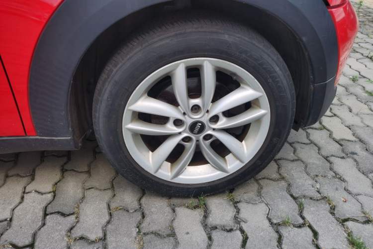 Used MINI Countryman 2011 1.6L COOPER Fun Right Front Wheel Hub